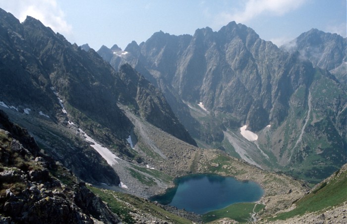 widok z Rohatki na Ganek i Zmarzły Staw
